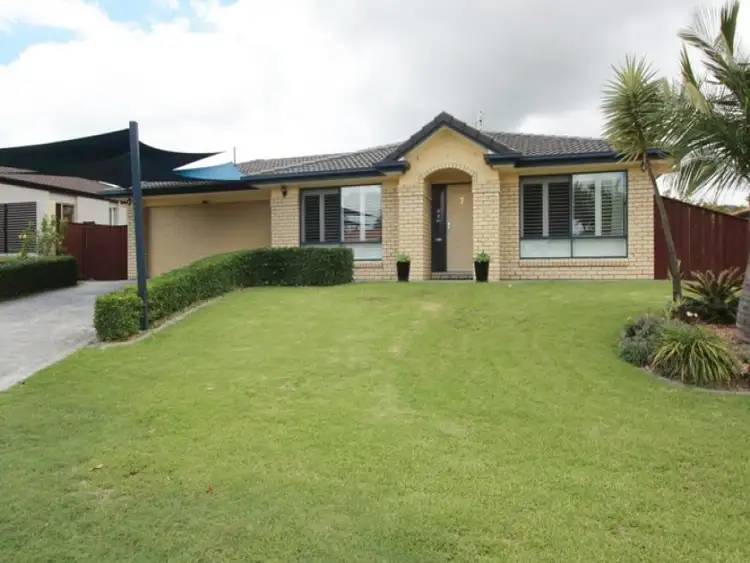 7 FEATHERTOP CRES, Pacific Pines QLD 4211