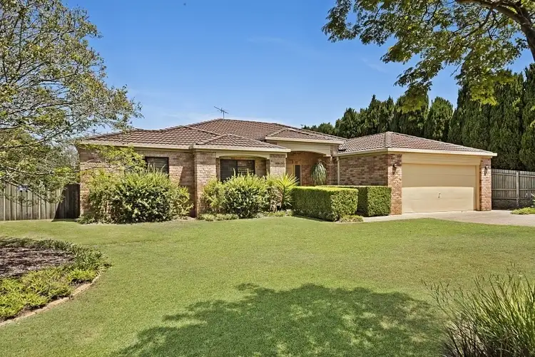 4 Campden Ct, Brookfield QLD 4069