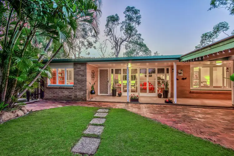 33 Caesar Road, Ferny Hills QLD 4055
