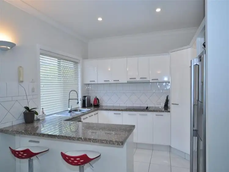 Sixth view of Homely house listing, 4 Steyning Court, Arundel QLD 4214
