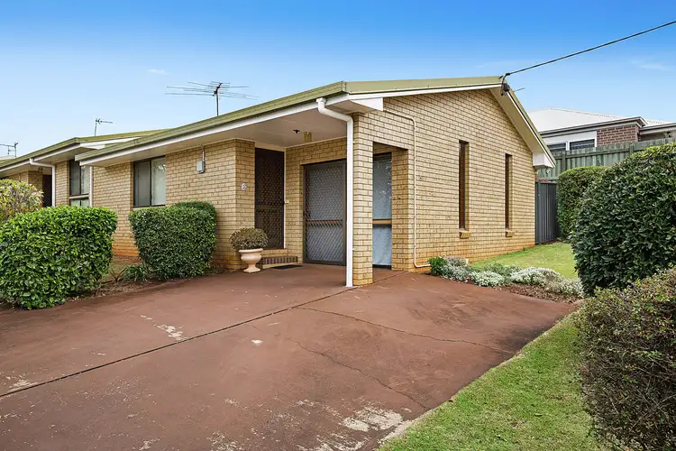 1/8 Garde Street, Centenary Heights QLD 4350