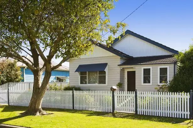 5 Hart St, Mayfield- Old NSW 2304