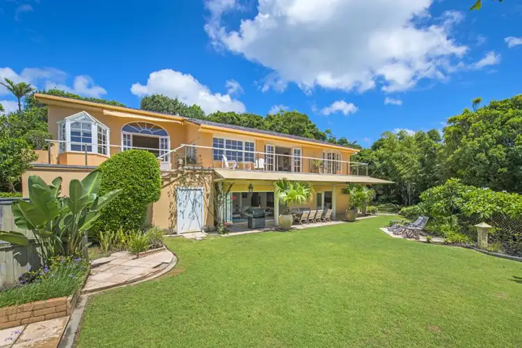 2 Sapphire Crescent, Sapphire Beach NSW 2450