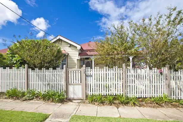 5 Woodstock Street, Mayfield NSW 2304