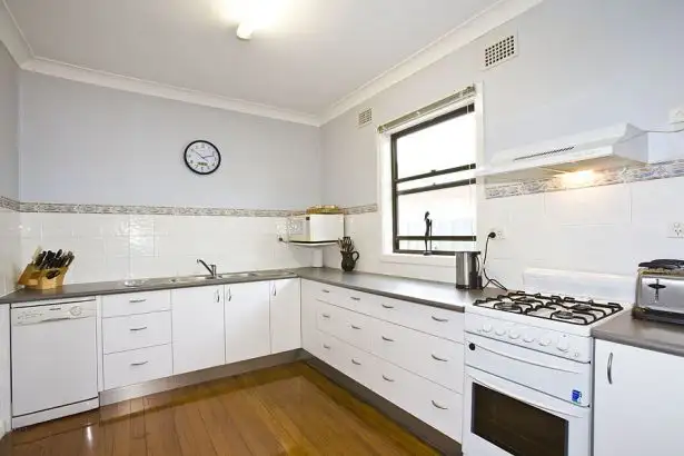 5 Chester St, Stockton NSW 2295