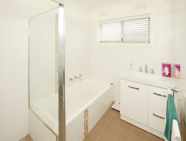 Fourth view of Homely house listing, 10 Oleander Crescent, Lake Albert NSW 2650