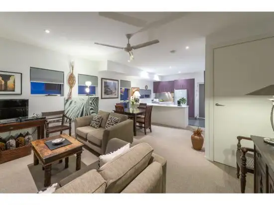 2/12 Dengate Lane, St Lucia QLD 4067