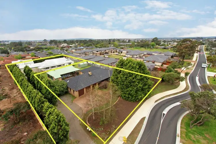 23 and 25 Green Island Avenue, Mount Martha VIC 3934