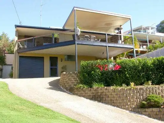 9 Yakola Parade, Alexandra Headland QLD 4572