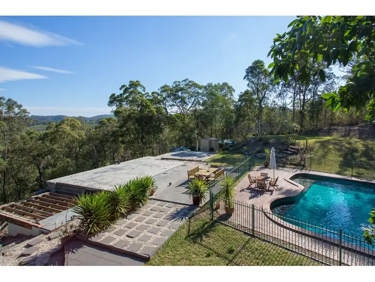365 Savages Road, Brookfield QLD 4069