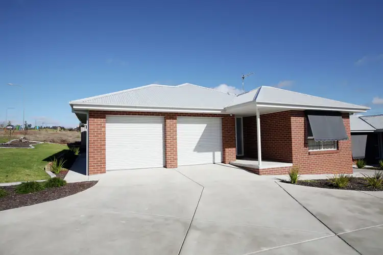 Main view of Homely house listing, 2/10 Osterley Street, Bourkelands NSW 2650