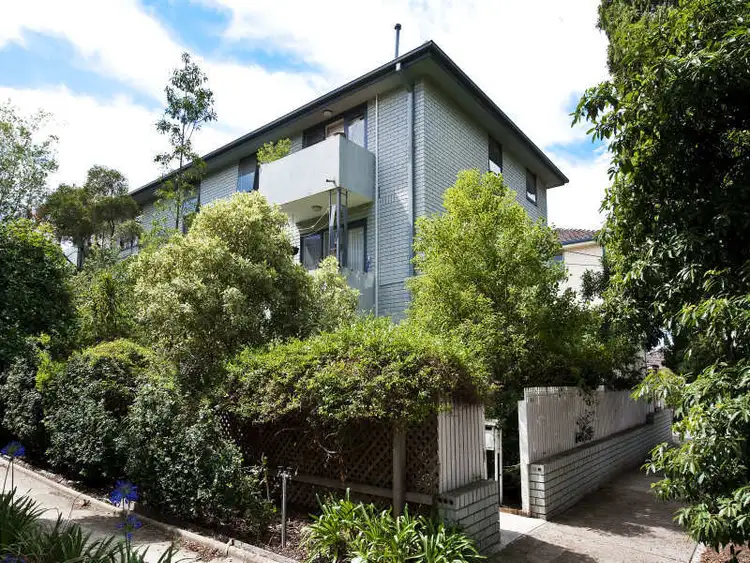 6/2A Loyola Ave, Brunswick VIC 3056