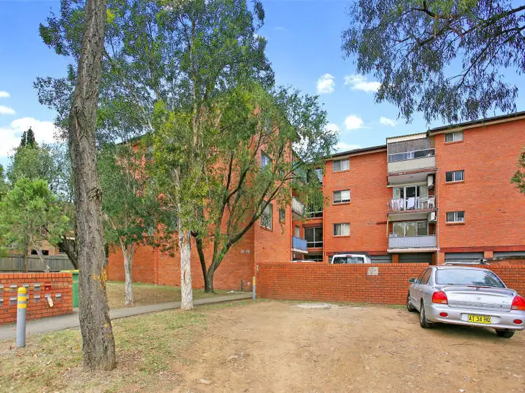 2/66 Sackville St, Fairfield NSW 2165