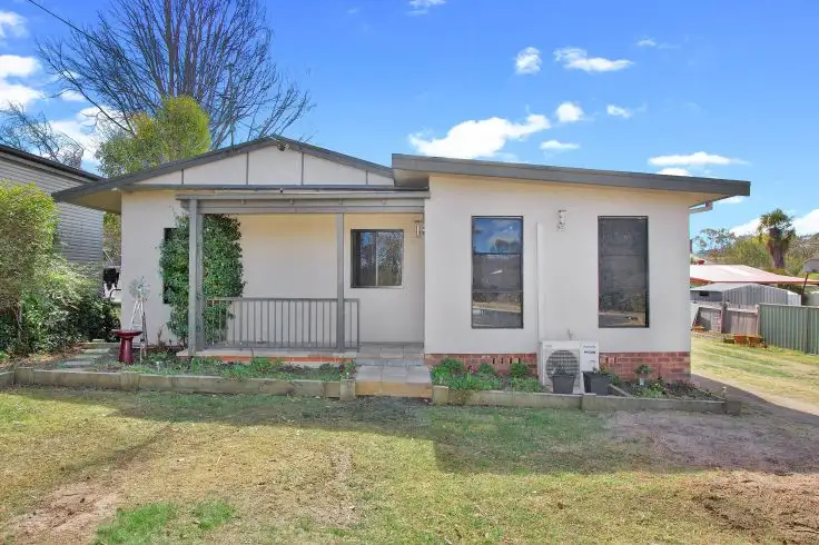 Main view of Homely house listing, 1 Kent Ave, Armidale NSW 2350