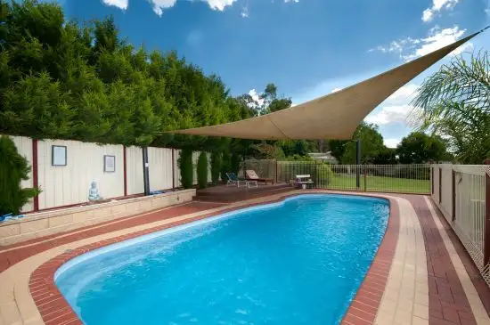 10 Lipsett Rd, Thurgoona NSW 2640