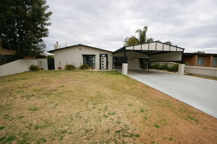 520 Poictiers St, Deniliquin NSW 2710