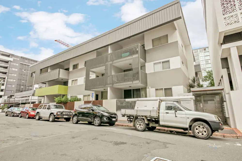 Main view of Homely unit listing, 303/28 Masters Street, Newstead QLD 4006