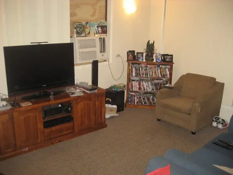 Second view of Homely house listing, 8 Capriole Close, Yamanto QLD 4305