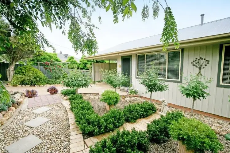 15 Bolton Street, Junee NSW 2663