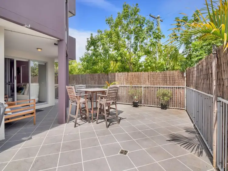 1/21 Middle Street, Labrador QLD 4215