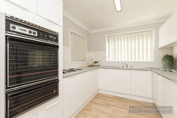 Sixth view of Homely house listing, 10 Ventura Place, Macquarie Hills NSW 2285