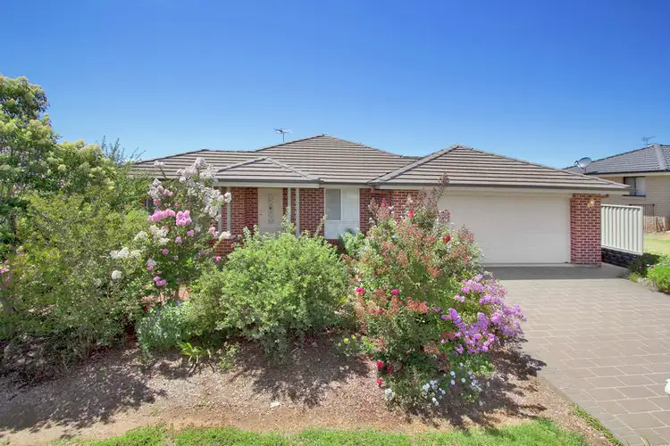 8 Cassia Place, Tamworth NSW 2340