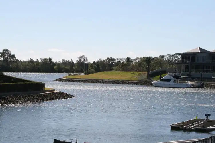 39 Ferrymans Ct, Helensvale QLD 4212