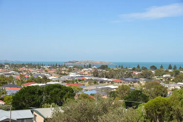 32 Clive Avenue, Encounter Bay SA 5211