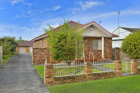 24 Benelong Street, The Entrance NSW 2261