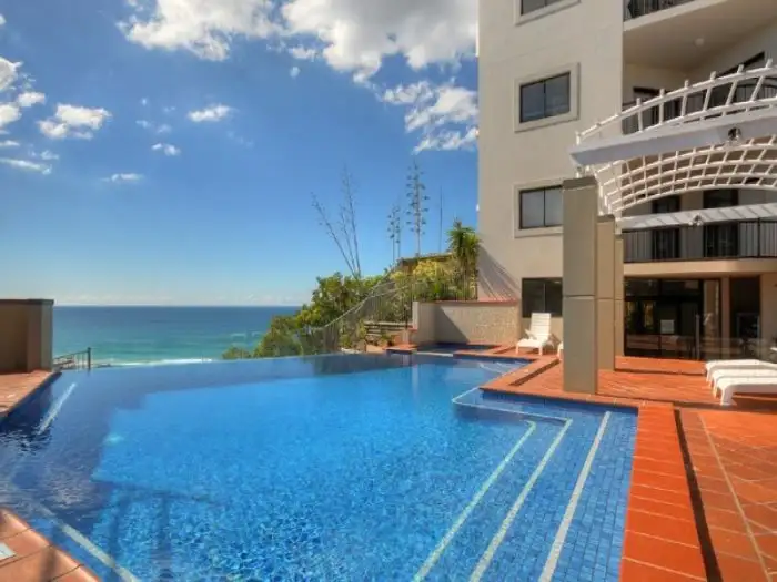 2/1 Great Hall Dve, Nobby Beach QLD 4218