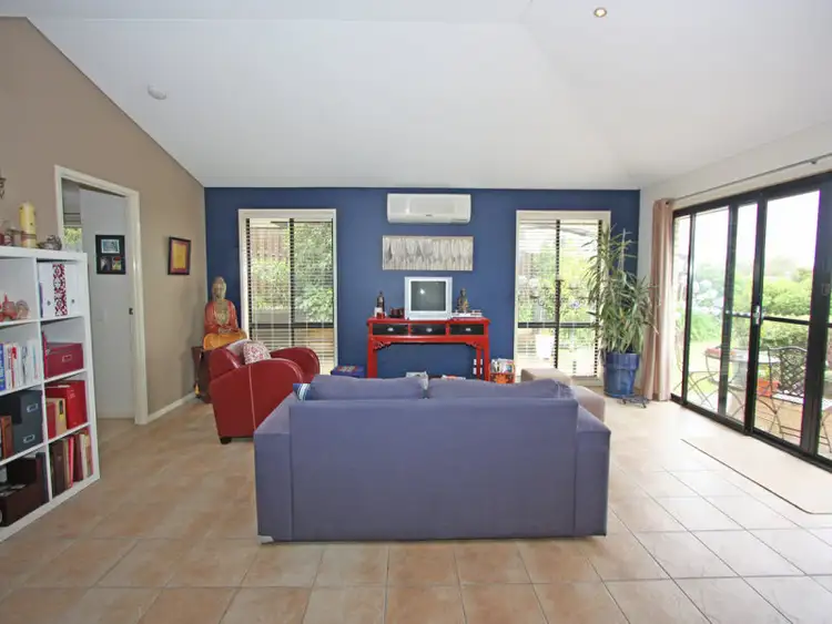 5 HEATONS CRES, Pacific Pines QLD 4211