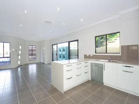 2/24 Henry Street, Woolloongabba QLD 4102