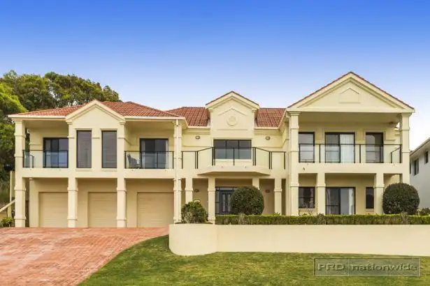 10 Spoon Rocks Road, Caves Beach NSW 2281