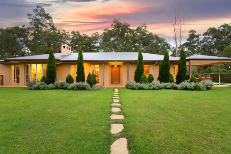 15 Oasis Ct, Fig Tree Pocket QLD 4069