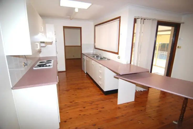 Fifth view of Homely house listing, 2 Nile Place, St Clair NSW 2759