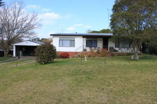 4 Lead Street, Yass NSW 2582