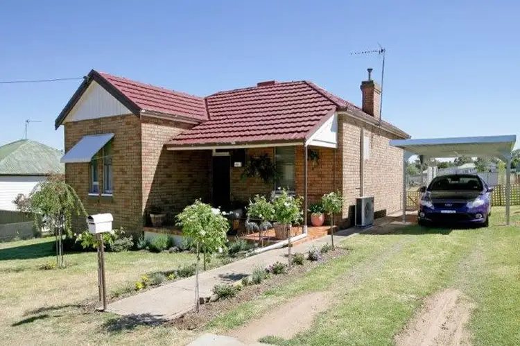 84 Hill Street, Junee NSW 2663