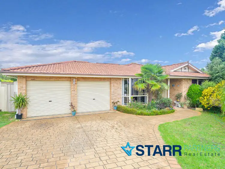 8 Titania Place, Rosemeadow NSW 2560