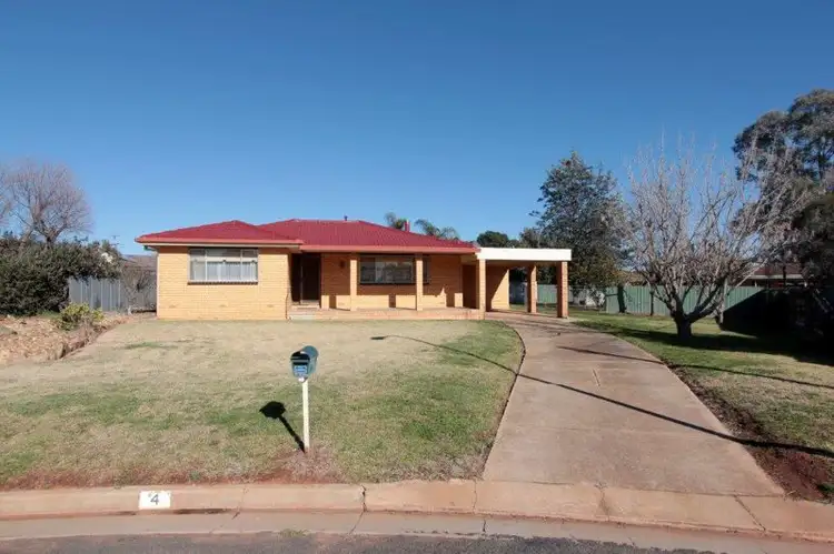4 Waratah Crescent, Coolamon NSW 2701