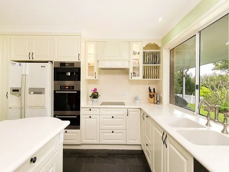 34 Hannah Street, Mount Ommaney QLD 4074