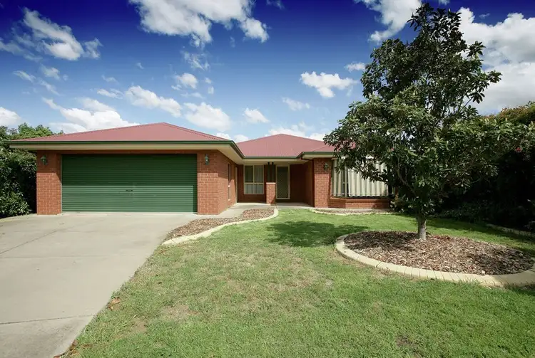 14 Delvin Place, Kooringal NSW 2650