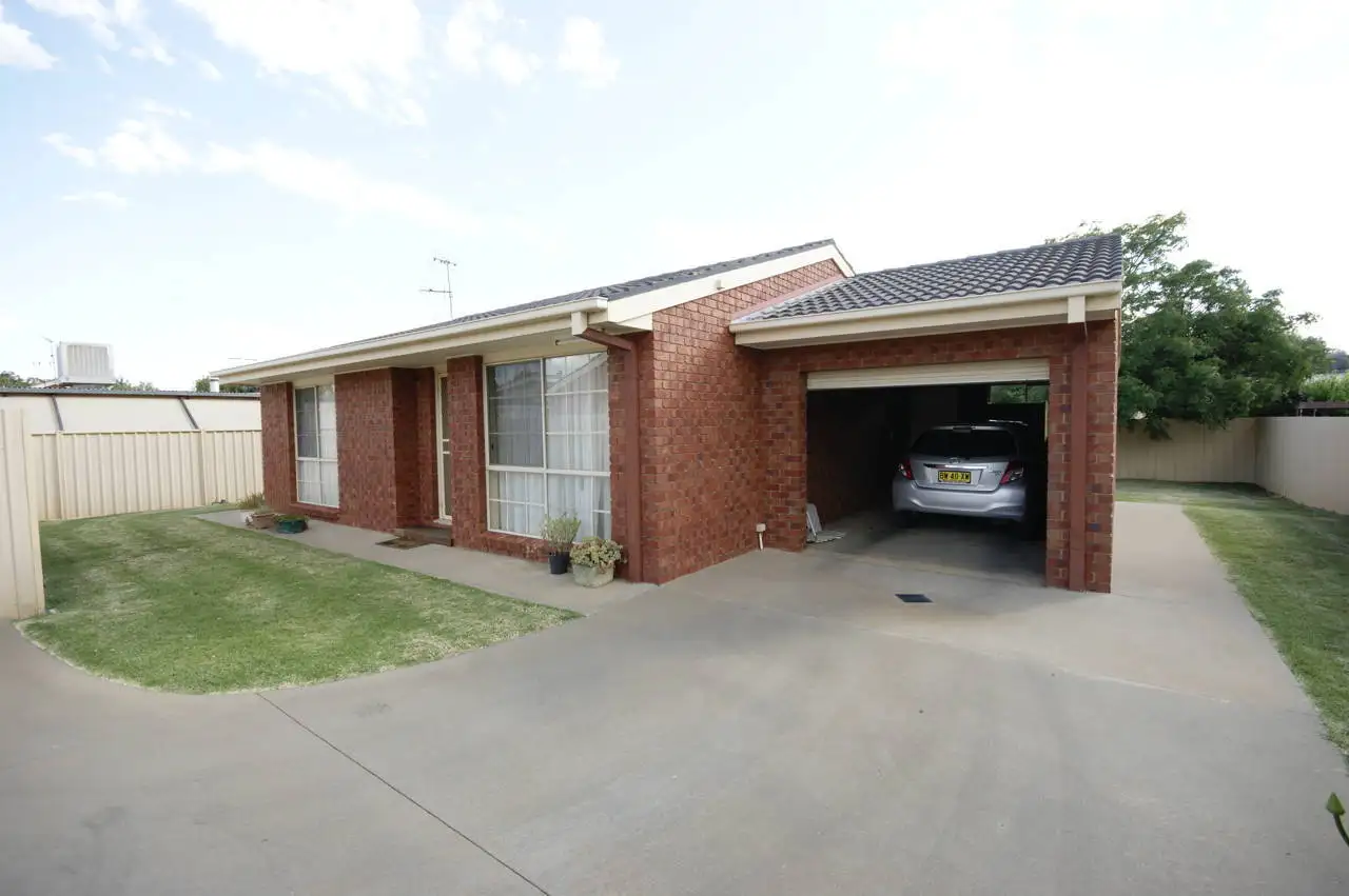 Main view of Homely townhouse listing, 3/282 Wick St, Deniliquin NSW 2710