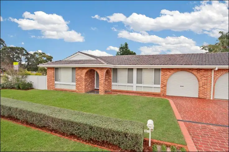 1 Macina Place, St Clair NSW 2759