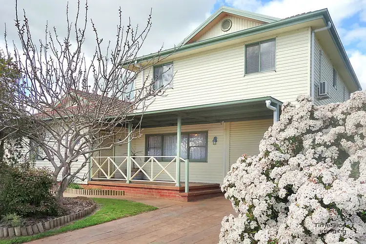 5 Essex Road, Mount Austin NSW 2650