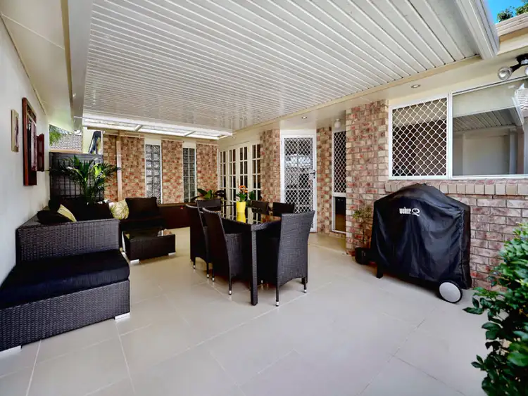 2/3 Liam Court, Labrador QLD 4215
