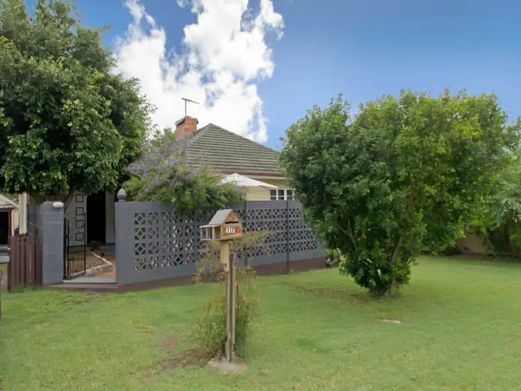 17 Phillip Street, One Mile QLD 4305