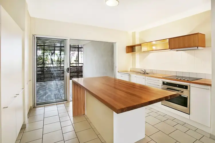 2/33 Clarence Road, Indooroopilly QLD 4068