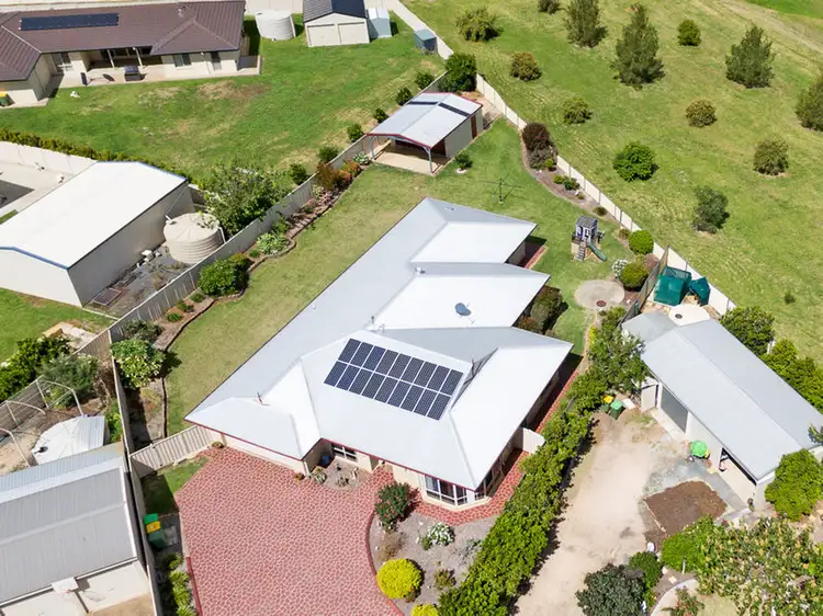 10 Marlowe Court, Westbrook QLD 4350