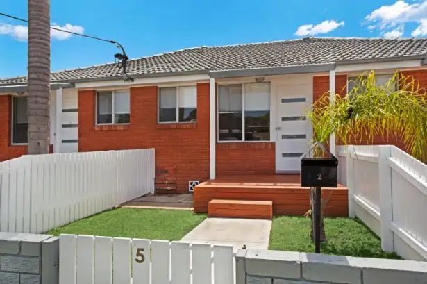 Main view of Homely unit listing, 2/5 Lake Street, Warners Bay NSW 2282