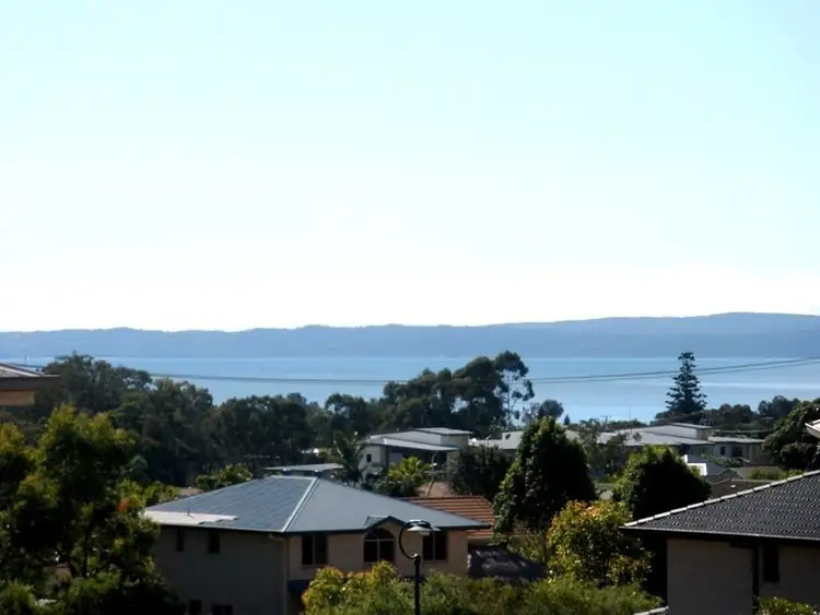7 Creedin Ct, Redland Bay QLD 4165